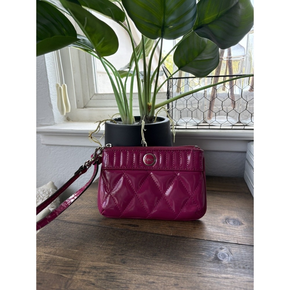 Coach Embossed C Patent Quilted Wristlet Cranberry Fuchsia Pink Shiny Zip Up